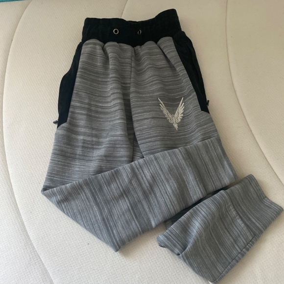 Pants/Sweatpants - Picture 3 of 3